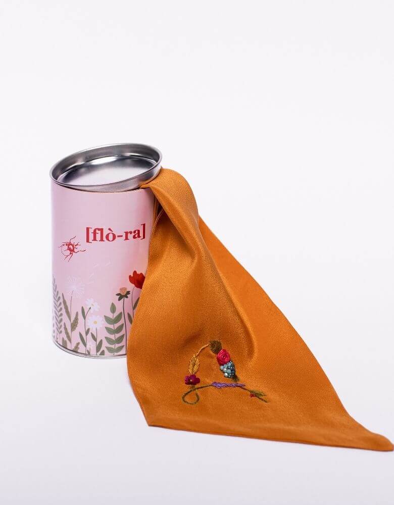 Packaging per Abbigliamento e Accessori: Flora Embroidery, [flo-ra]